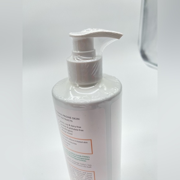 Babo Botanicals Sensitive Baby Fragrance-Free 2-in-1 Shampoo & Wash - Picture 2 of 7